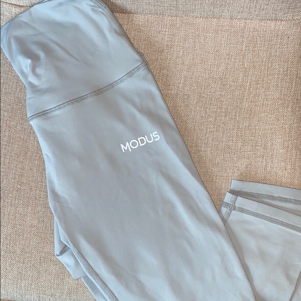 Modus Highwaisted Cropped Workout Leggings